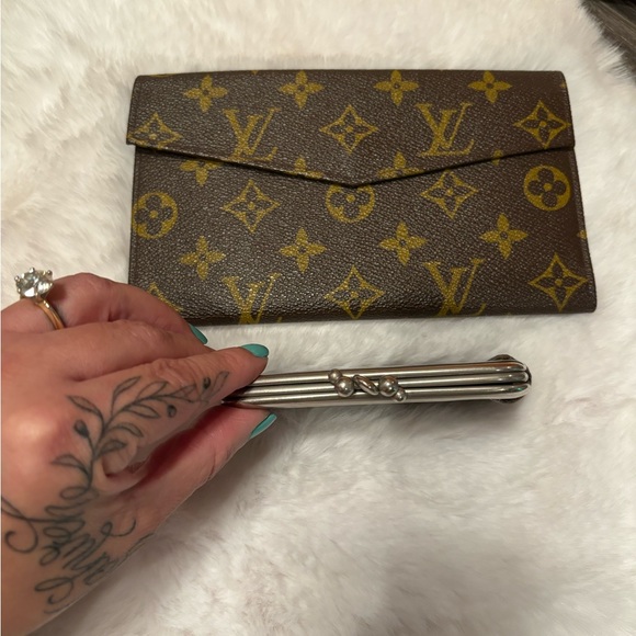 Louis Vuitton - Picture 7 of 13